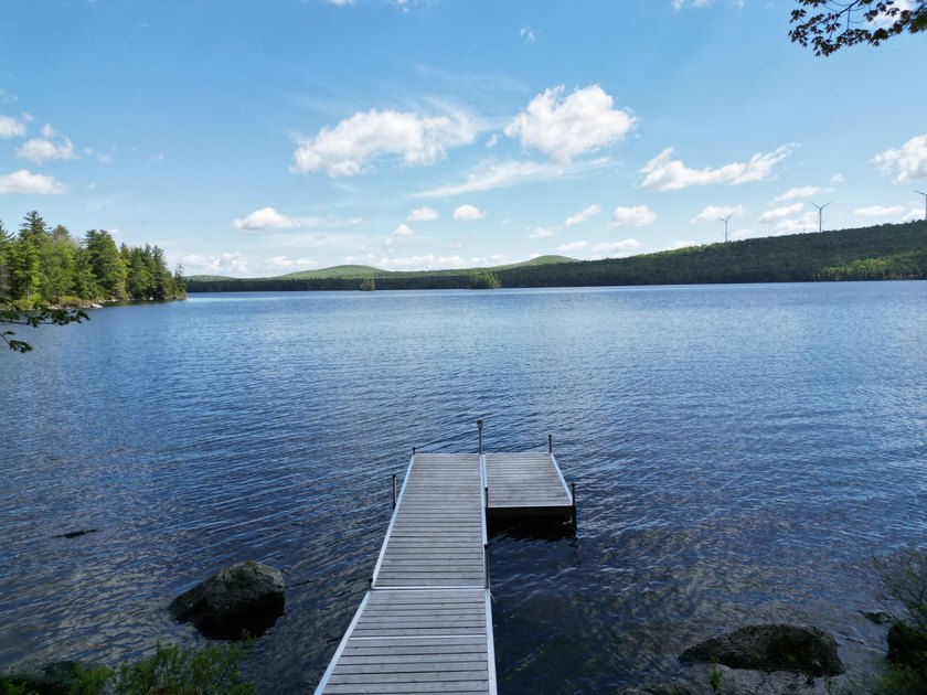 Escape to the peace and quiet of Upper Pond with this charming - photo 2