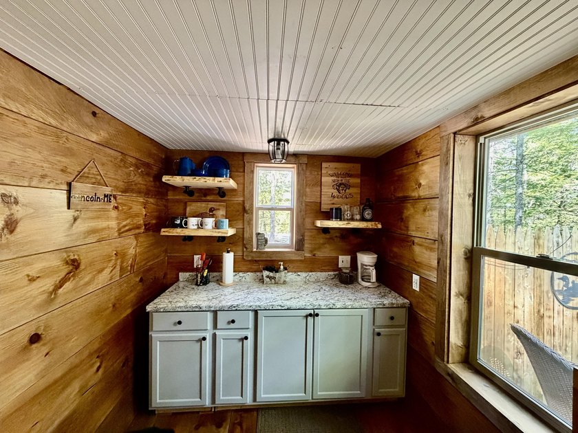 Escape to the peace and quiet of Upper Pond with this charming - photo 5