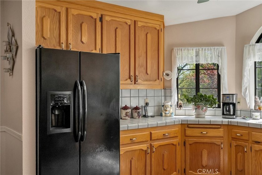 Welcome to this stunning custom-built home that sits on 3.91 - photo 16