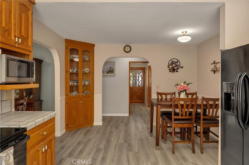 Welcome to this stunning custom-built home that sits on 3.91 - photo 18