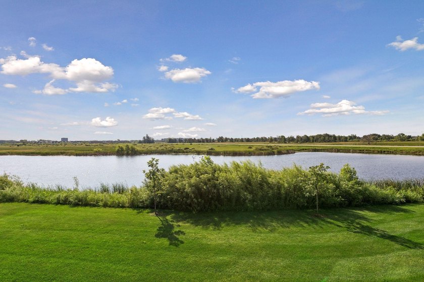 Experience the perfect blend of new construction quality and the - photo 18