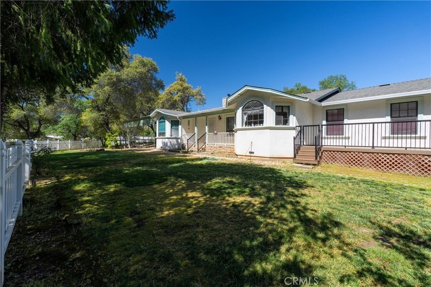 Welcome to this stunning custom-built home that sits on 3.91 - photo 31