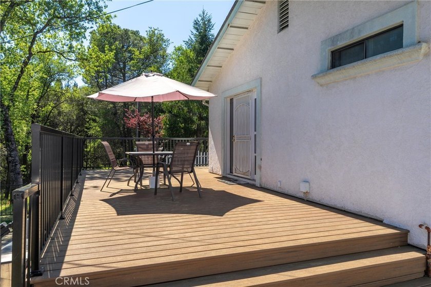 Welcome to this stunning custom-built home that sits on 3.91 - photo 32