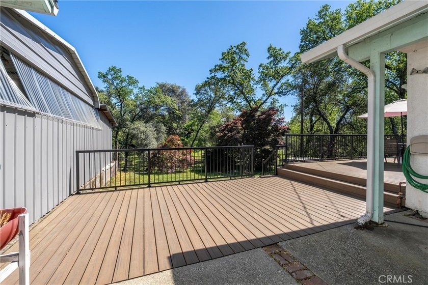 Welcome to this stunning custom-built home that sits on 3.91 - photo 33