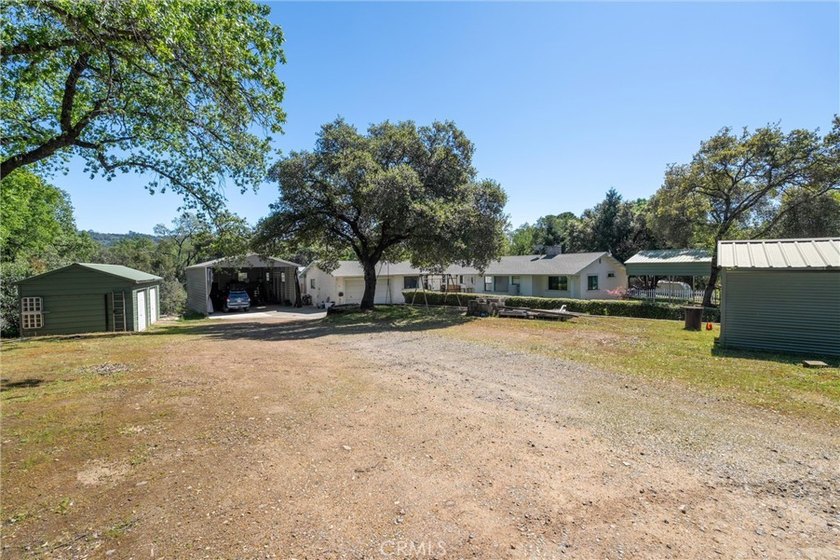Welcome to this stunning custom-built home that sits on 3.91 - photo 44