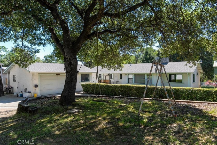 Welcome to this stunning custom-built home that sits on 3.91 - photo 47