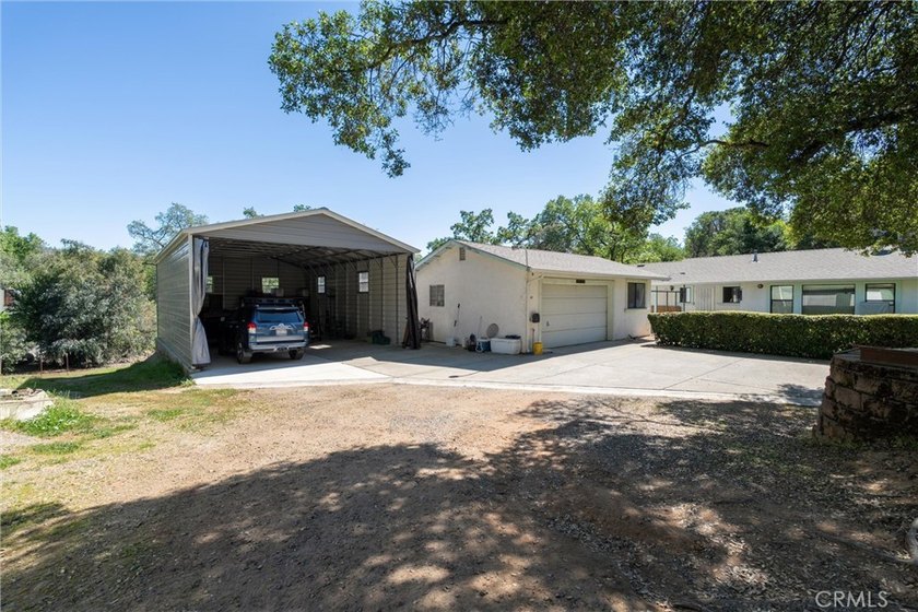 Welcome to this stunning custom-built home that sits on 3.91 - photo 49