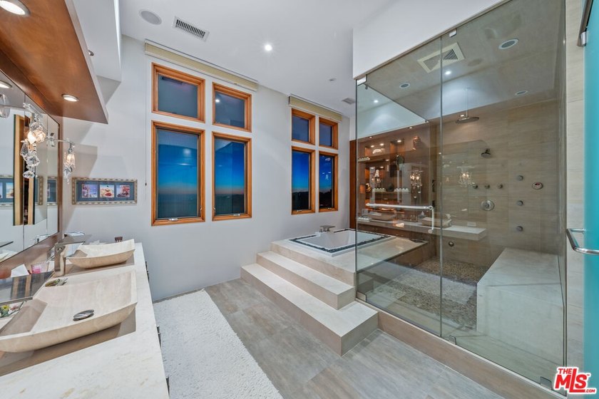Jaw-dropping ocean views from this architectural masterpiece - photo 8