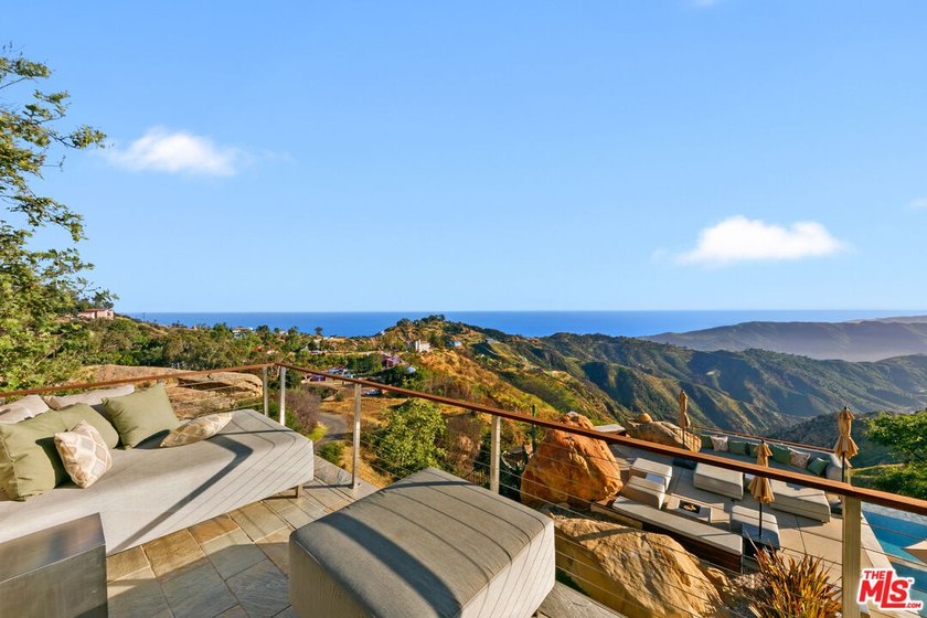 Jaw-dropping ocean views from this architectural masterpiece - photo 9