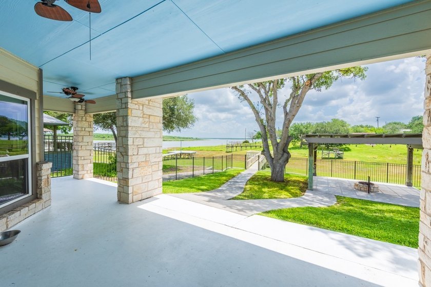 STUNNING CUSTOM WATERFRONT HOME IN THE PRESTIGIOUS CARMEL HILLS - photo 32