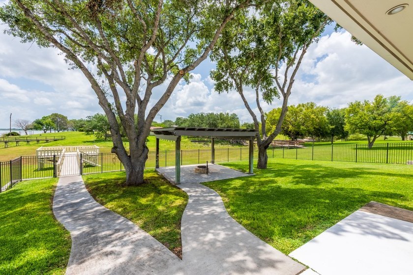STUNNING CUSTOM WATERFRONT HOME IN THE PRESTIGIOUS CARMEL HILLS - photo 33