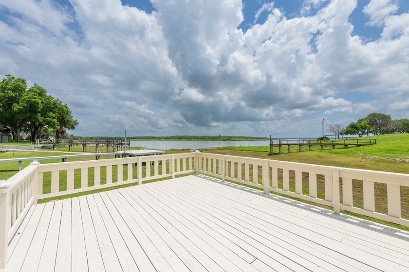 STUNNING CUSTOM WATERFRONT HOME IN THE PRESTIGIOUS CARMEL HILLS - photo 35