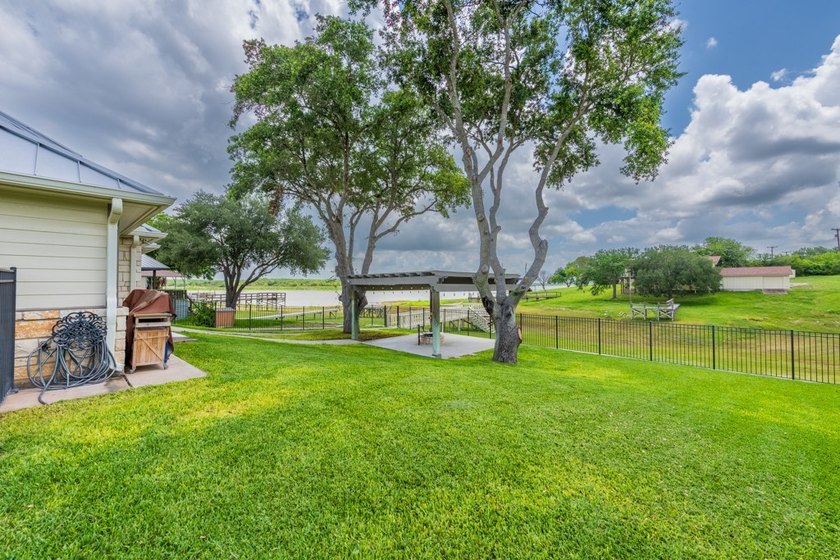 STUNNING CUSTOM WATERFRONT HOME IN THE PRESTIGIOUS CARMEL HILLS - photo 38