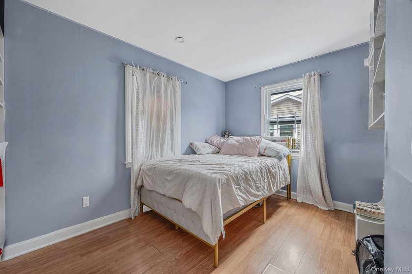 Charming and cozy starter home with very low taxes! This lovely - photo 11