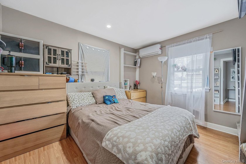 Charming and cozy starter home with very low taxes! This lovely - photo 13