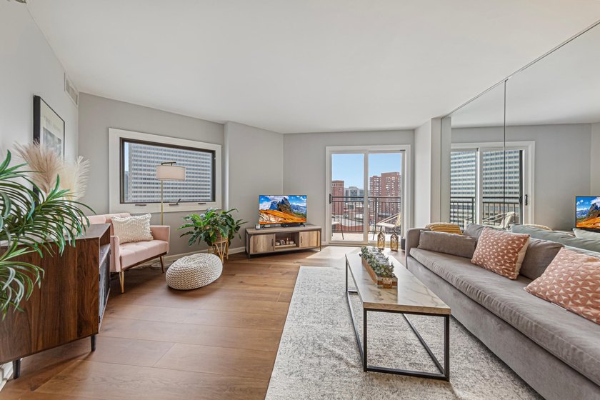 Welcome to effortless city living in Loring Park. This - photo 3