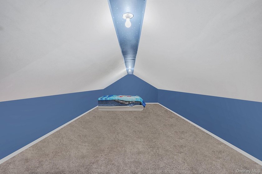 Charming and cozy starter home with very low taxes! This lovely - photo 16