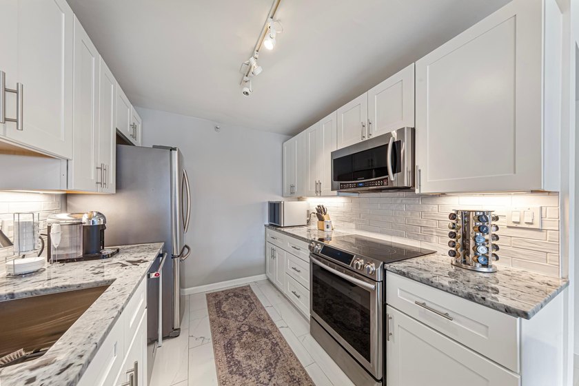 Welcome to effortless city living in Loring Park. This - photo 6
