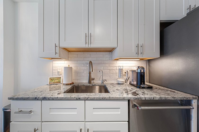 Welcome to effortless city living in Loring Park. This - photo 8