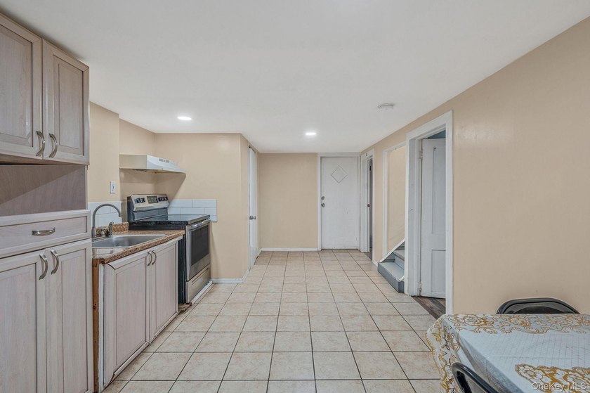 Charming and cozy starter home with very low taxes! This lovely - photo 20