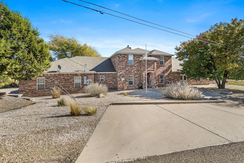Experience elevated luxury in this exceptional Lake Tanglewood - photo 3