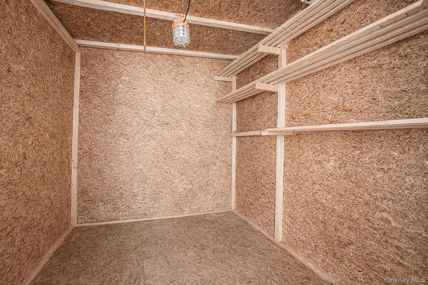 Charming and cozy starter home with very low taxes! This lovely - photo 35
