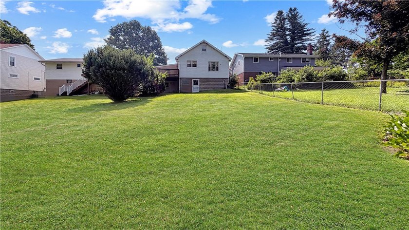 Welcome to 1894 Bryndale Ave, a well-maintained home in Moon - photo 3