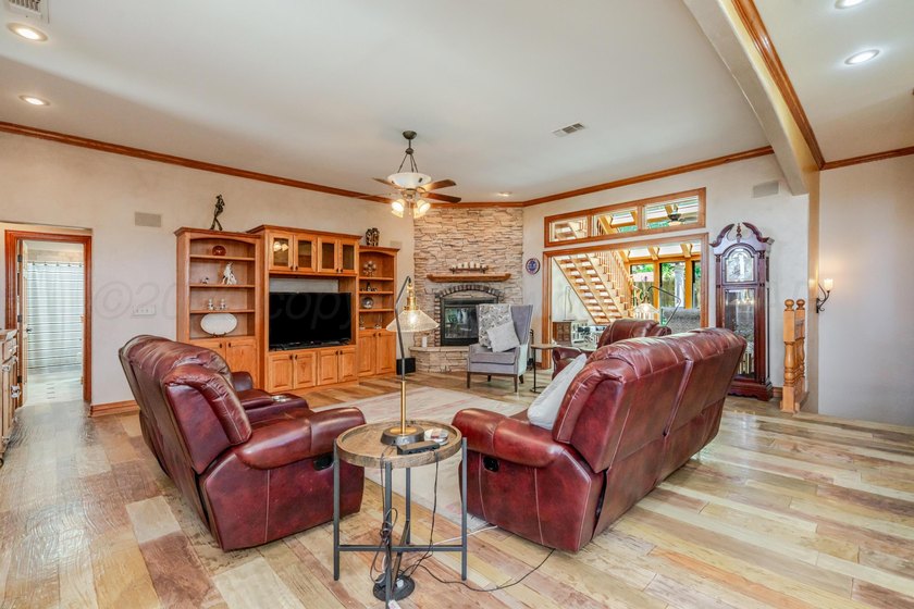 Gorgeous 2-story home with a brand new class 4 roof. This - photo 5