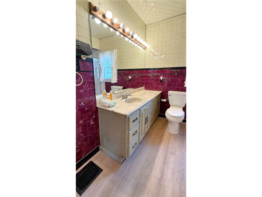 Welcome to 1894 Bryndale Ave, a well-maintained home in Moon - photo 8