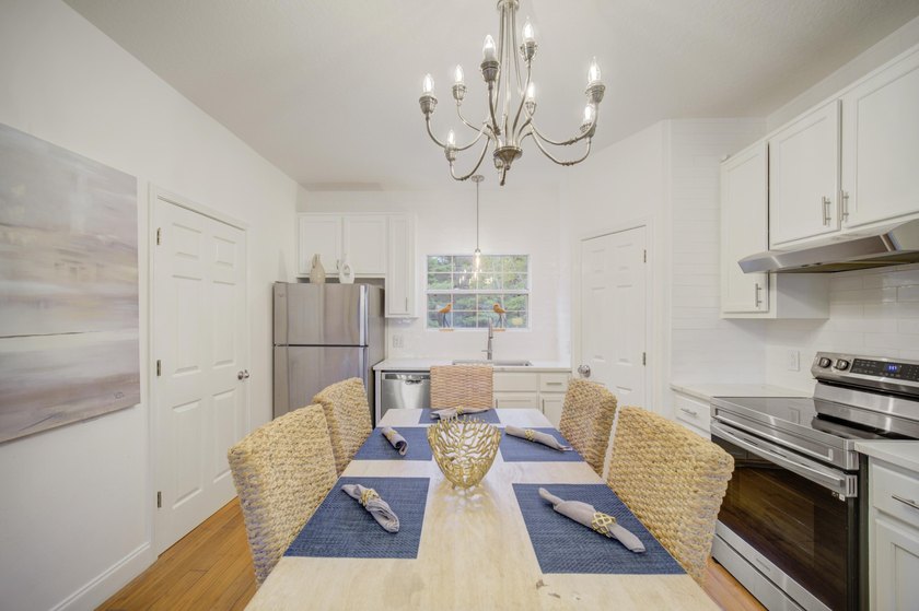 Welcome to the Legends on 30A, a refined coastal retreat where - photo 11