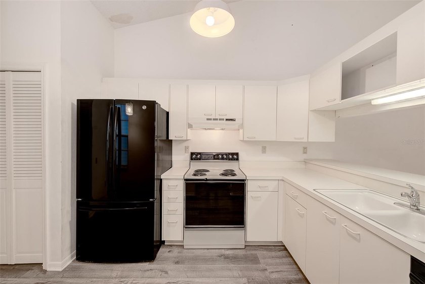 Welcome to easy Florida living in this 2-bedroom, 2-bathroom - photo 11