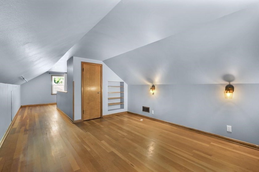 Darling Cape Cod bungalow conveniently located in a friendly - photo 12