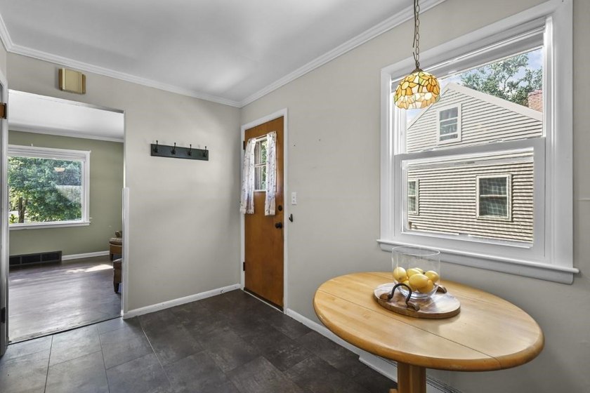 Darling Cape Cod bungalow conveniently located in a friendly - photo 24