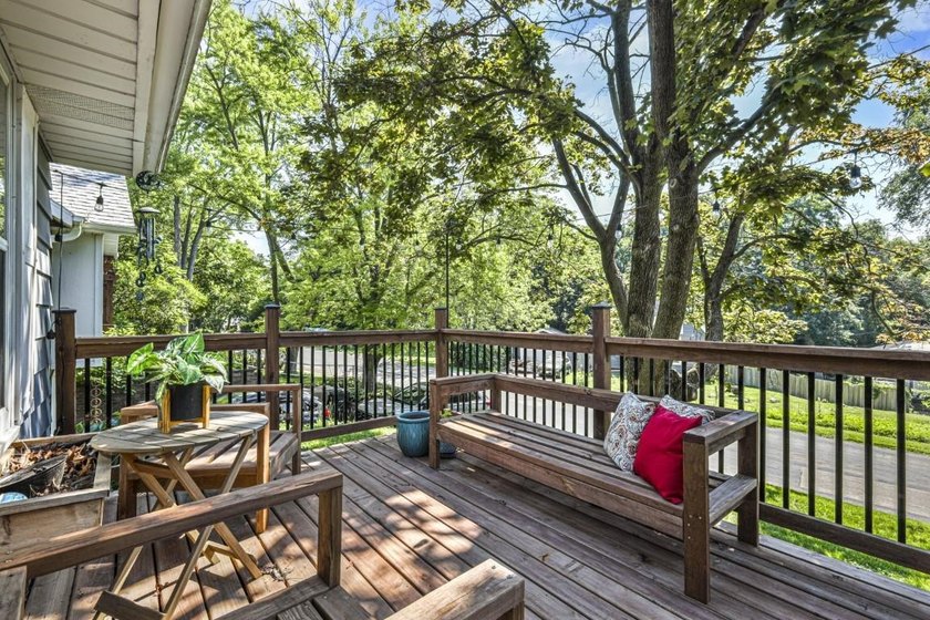 Darling Cape Cod bungalow conveniently located in a friendly - photo 26