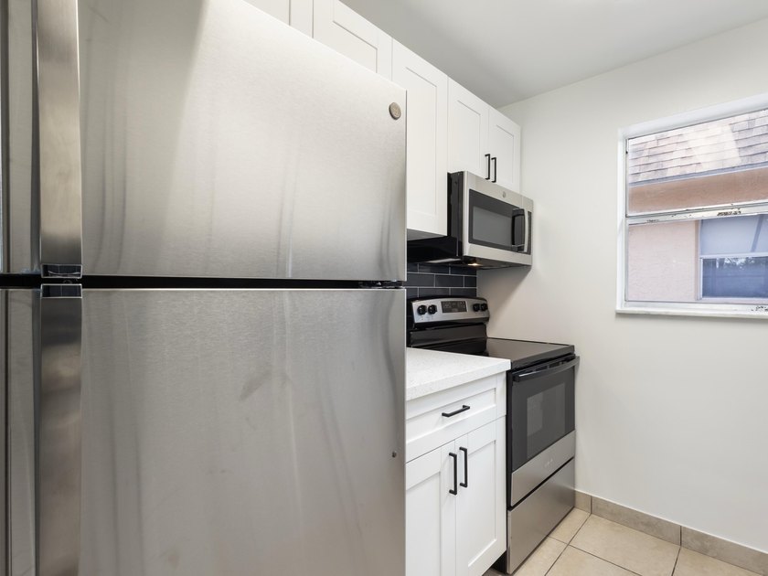 ATTENTION INVESTORS! FANTASTIC OPPORTUNITY, RENT RIGHT - photo 2