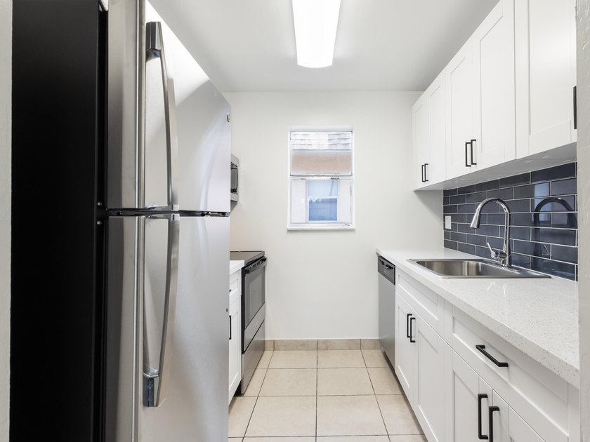ATTENTION INVESTORS! FANTASTIC OPPORTUNITY, RENT RIGHT - photo 3