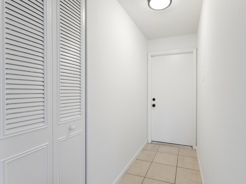 ATTENTION INVESTORS! FANTASTIC OPPORTUNITY, RENT RIGHT - photo 4