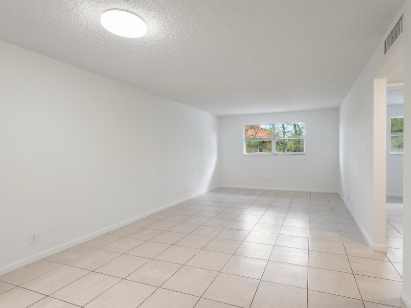 ATTENTION INVESTORS! FANTASTIC OPPORTUNITY, RENT RIGHT - photo 6