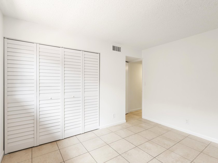 ATTENTION INVESTORS! FANTASTIC OPPORTUNITY, RENT RIGHT - photo 8