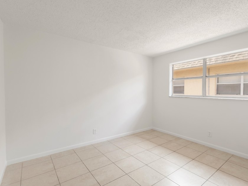 ATTENTION INVESTORS! FANTASTIC OPPORTUNITY, RENT RIGHT - photo 9
