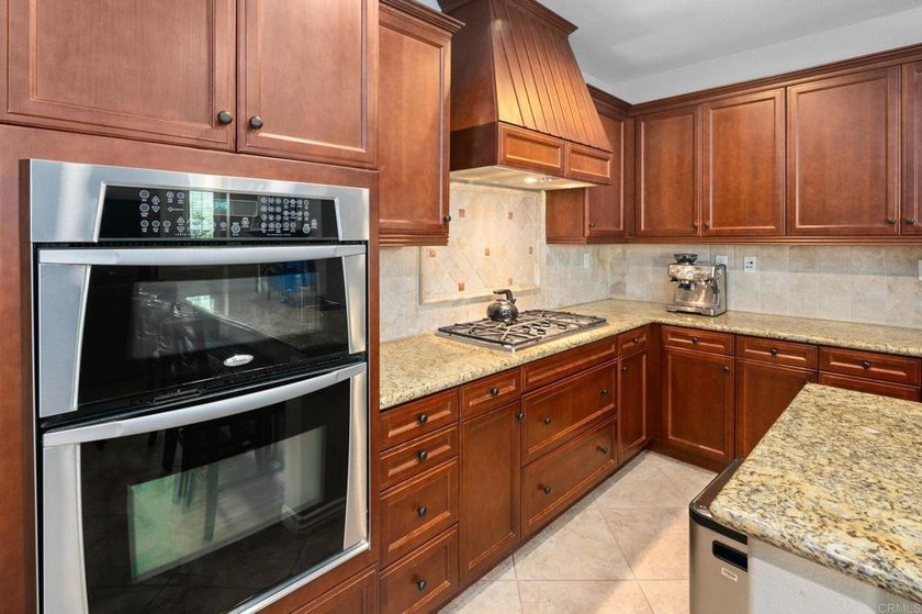 Welcome to 15776 Paseo Del Sur, a beautifully maintained - photo 12