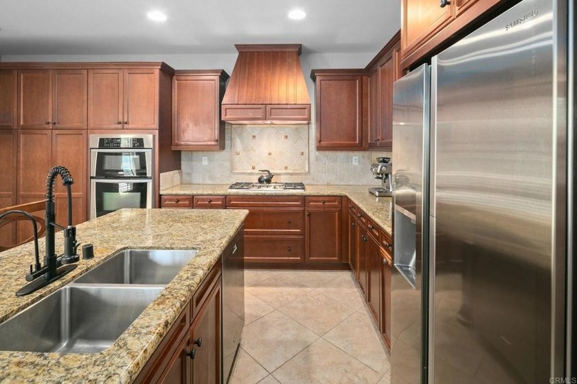 Welcome to 15776 Paseo Del Sur, a beautifully maintained - photo 13