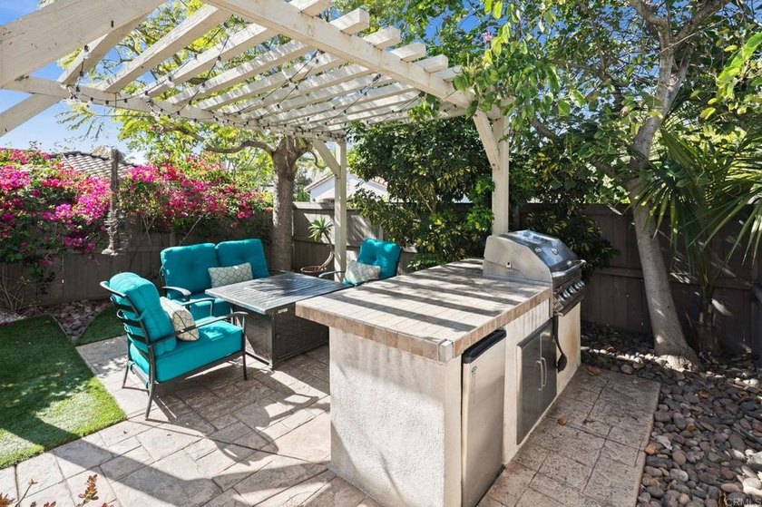 Welcome to 15776 Paseo Del Sur, a beautifully maintained - photo 21