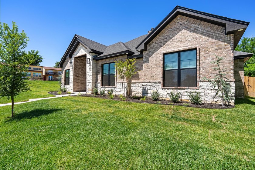 Welcome to this stunning new construction home featuring luxury - photo 4