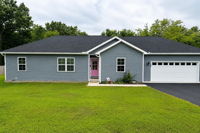 Like new and move-in Ready! This beautiful 3 bed 2 bath home was - photo 2