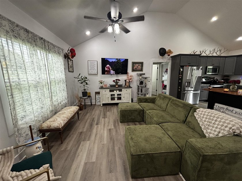 Like new and move-in Ready! This beautiful 3 bed 2 bath home was - photo 4