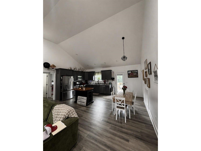 Like new and move-in Ready! This beautiful 3 bed 2 bath home was - photo 6