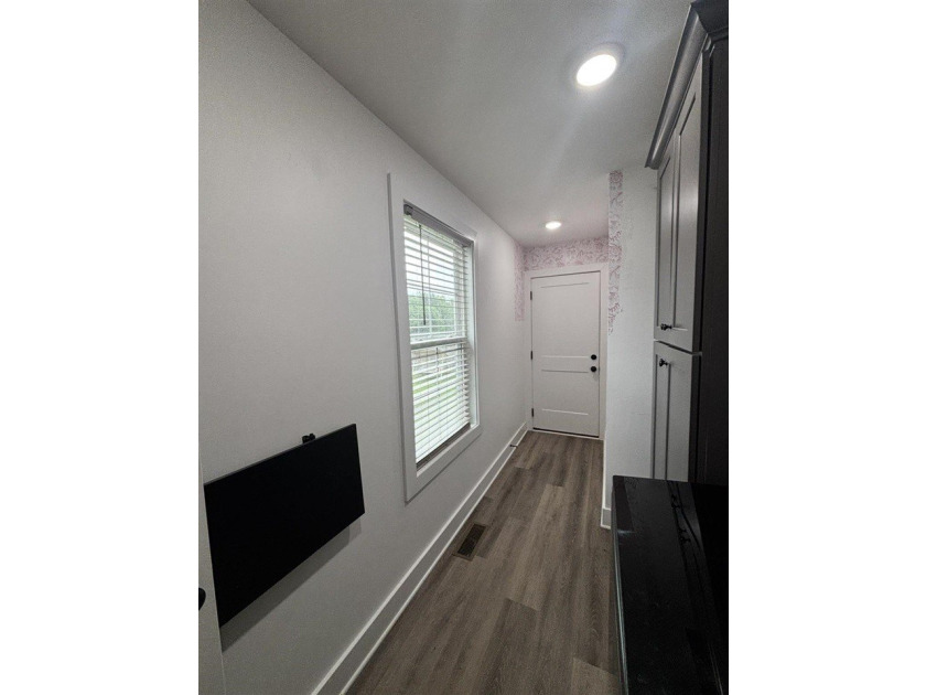 Like new and move-in Ready! This beautiful 3 bed 2 bath home was - photo 10