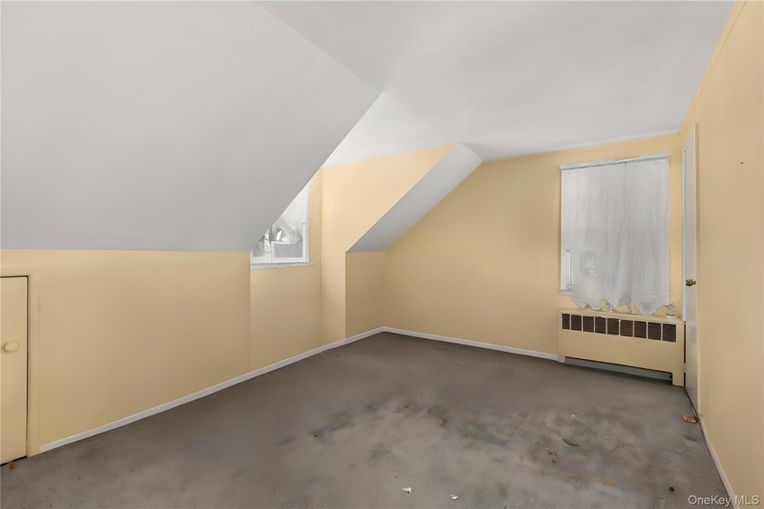 Welcome to this charming and spacious 3-bedroom 2-bathroom - photo 9