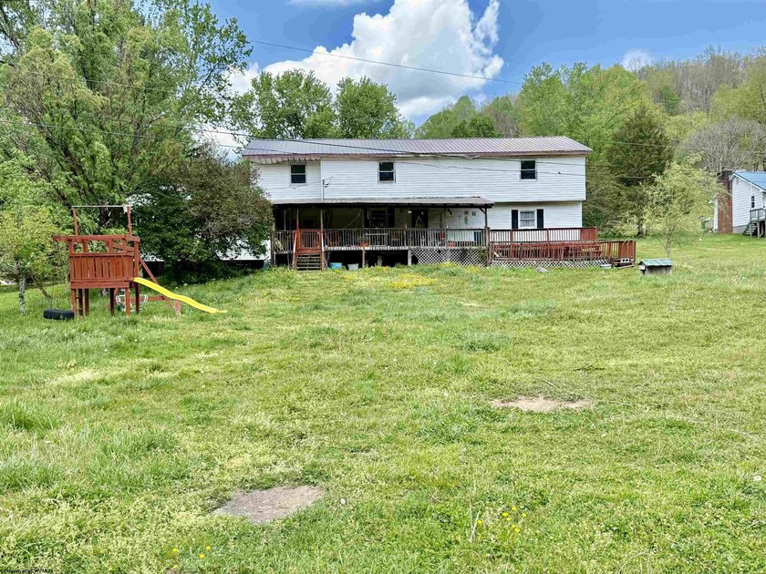 Country living at its best! This two-story home just needs a - photo 2